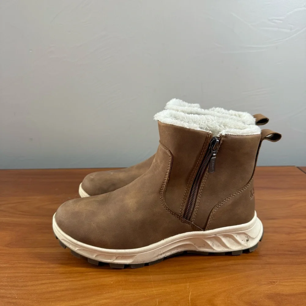 Khombu Sienna All-Weather Water Repellent Boot Side Zip Snow. Winter Brown 7